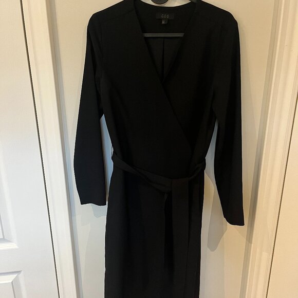 COS size 4  black dress ( US/CA) - Picture 1 of 3